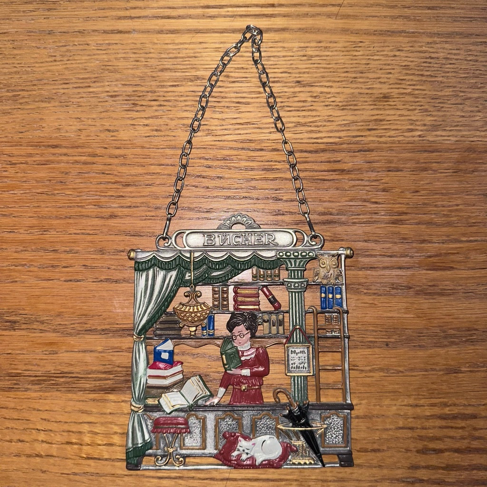 Vintage 1970s Kuhn Zinn Pewter Wall Hanging Ornament “Bucher” Librarian Germany